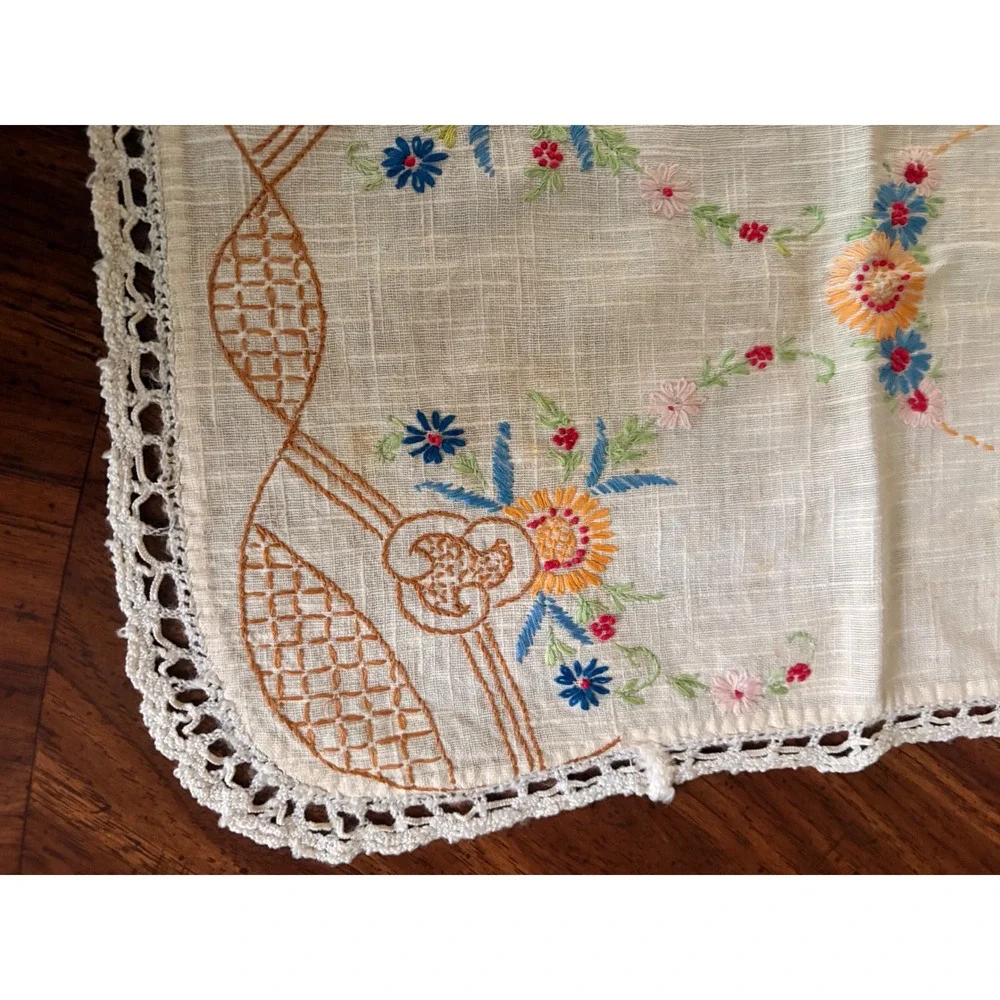 N/A vintage linens